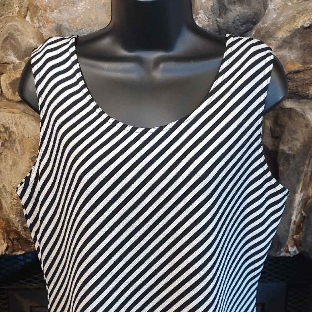 R&K Black and White Diagonal Striped Tank - Picture 2 of 8
